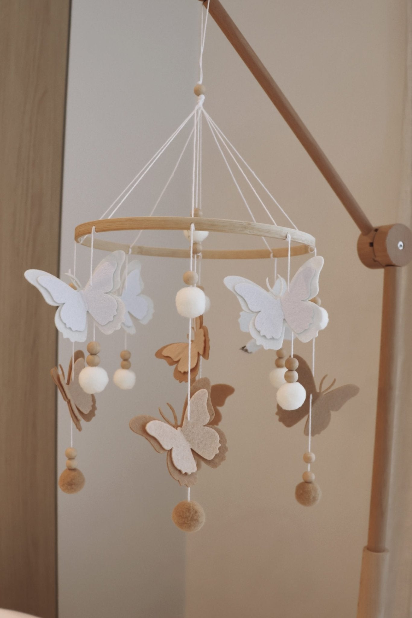 Mobile Bébé en Bois fait main | Création Belge Papillons Douceur™