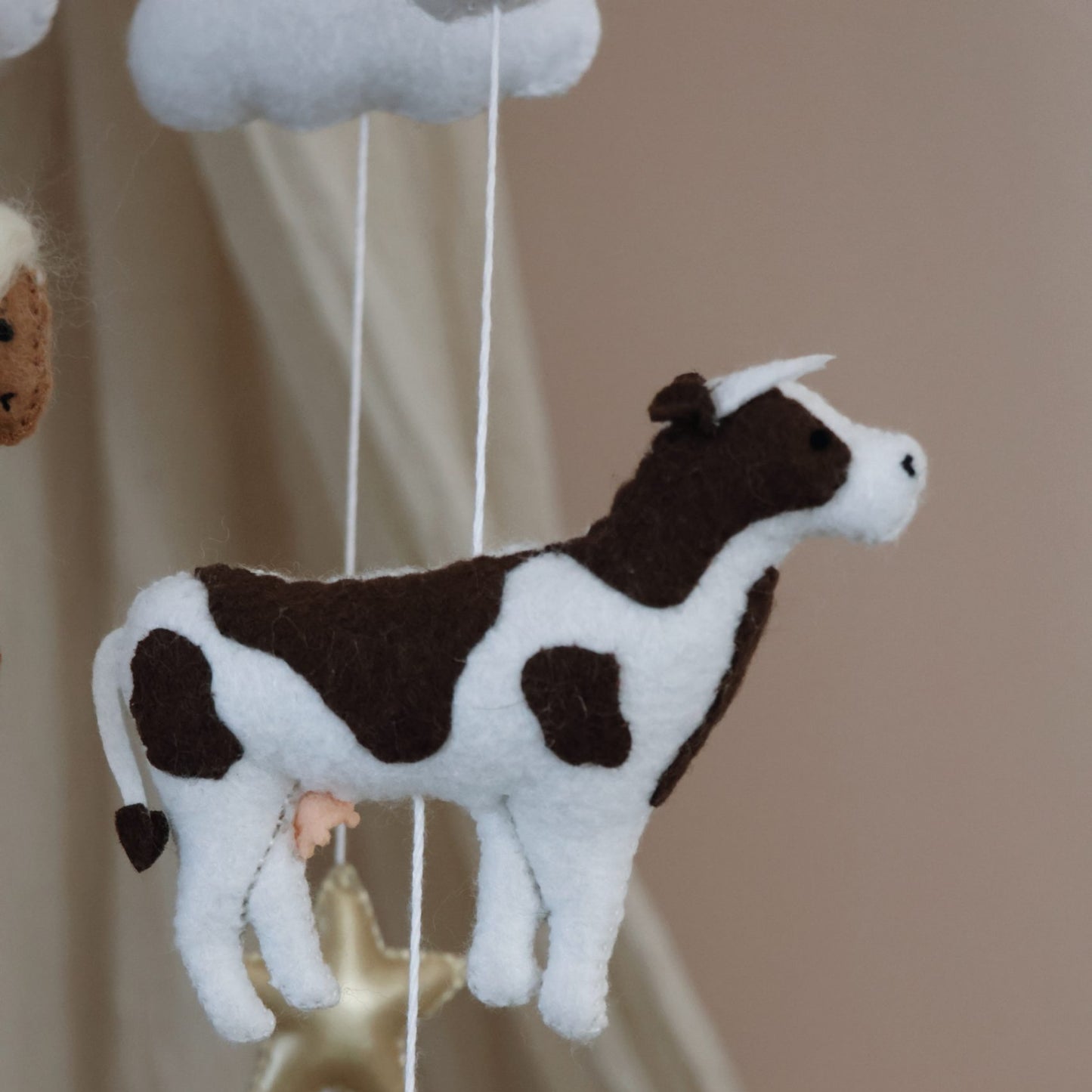Mobile lit Bébé Ferme | Création Belge Vache, Cheval et Mouton Fait Main™