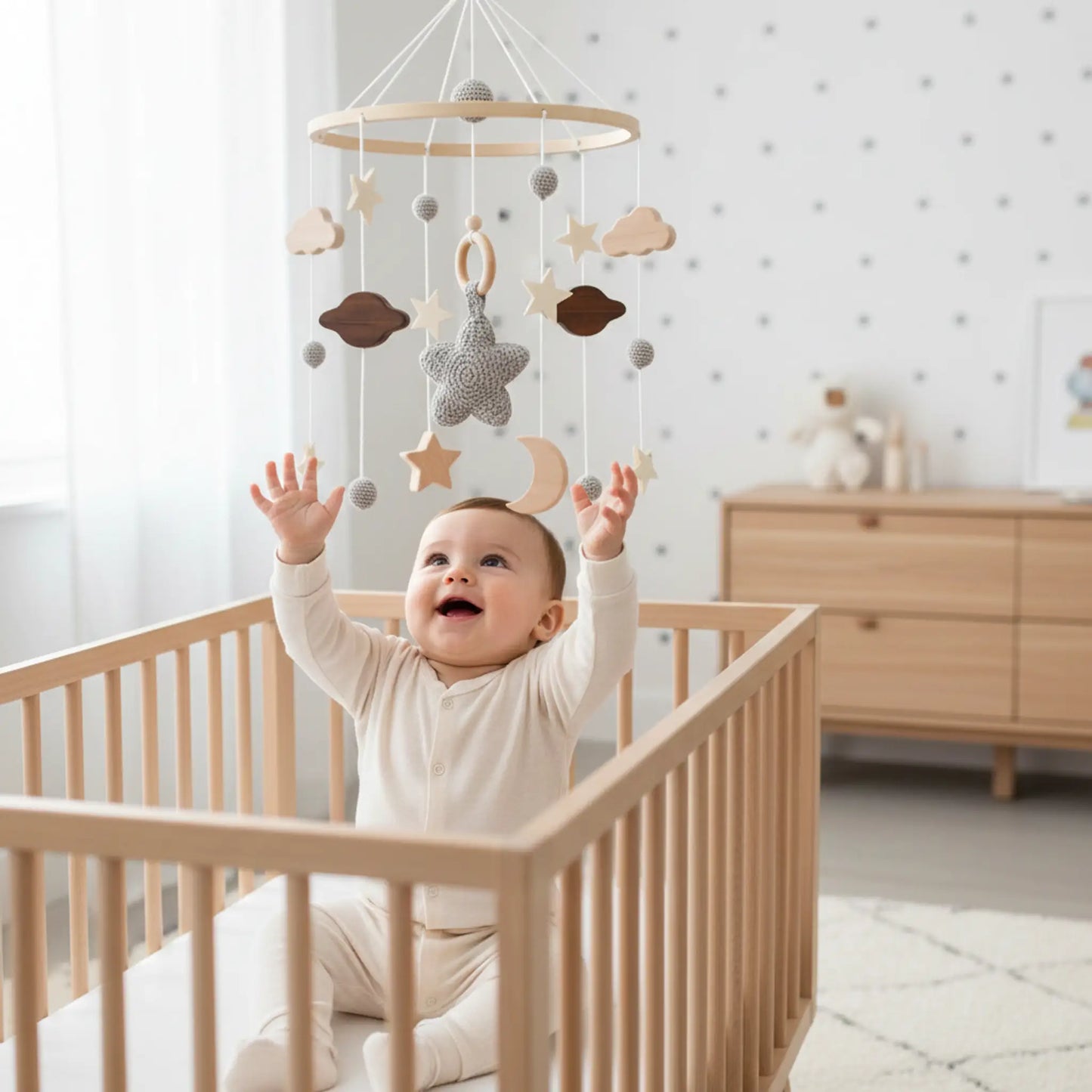 mobile bebe en bois naturel