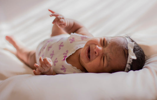 Faut-il laisser pleurer bébé la nuit ? Ce que dit la science sur l'entraînement au sommeil
