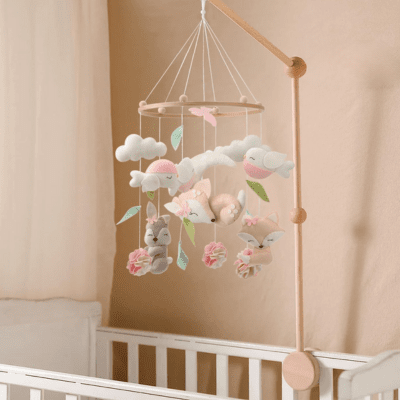 Mobile bébé | Cerfs et lapins dans les nuages™