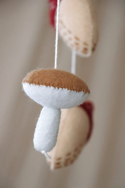 Mobile lit bébé Automne | Création Belge Champignons et Trésors de la Forêt™