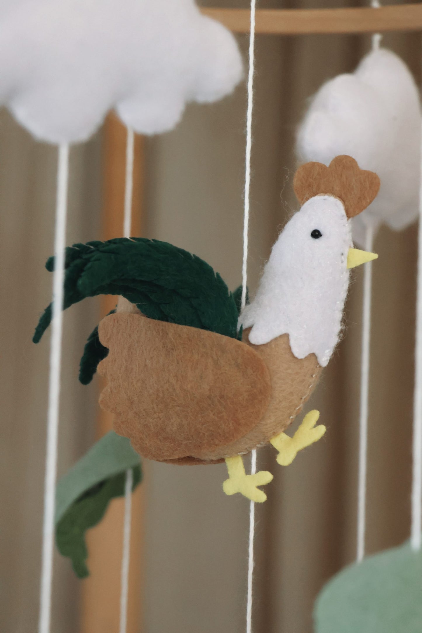 Mobile Bébé en Bois et Feutrine fait main | Création Belge Animaux de la Ferme™