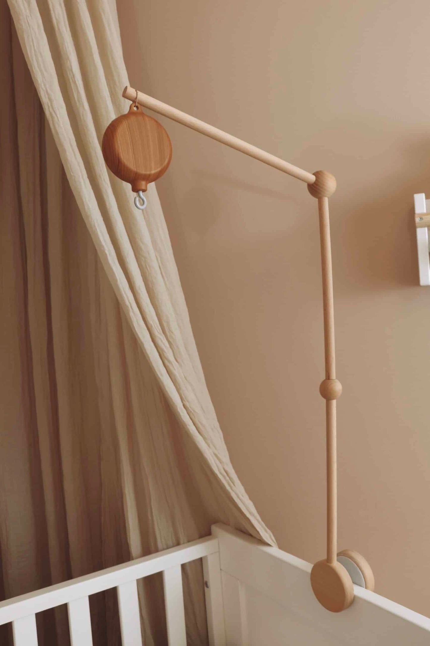 Support Mobile Bébé en Bois Naturel | 360 Universel™