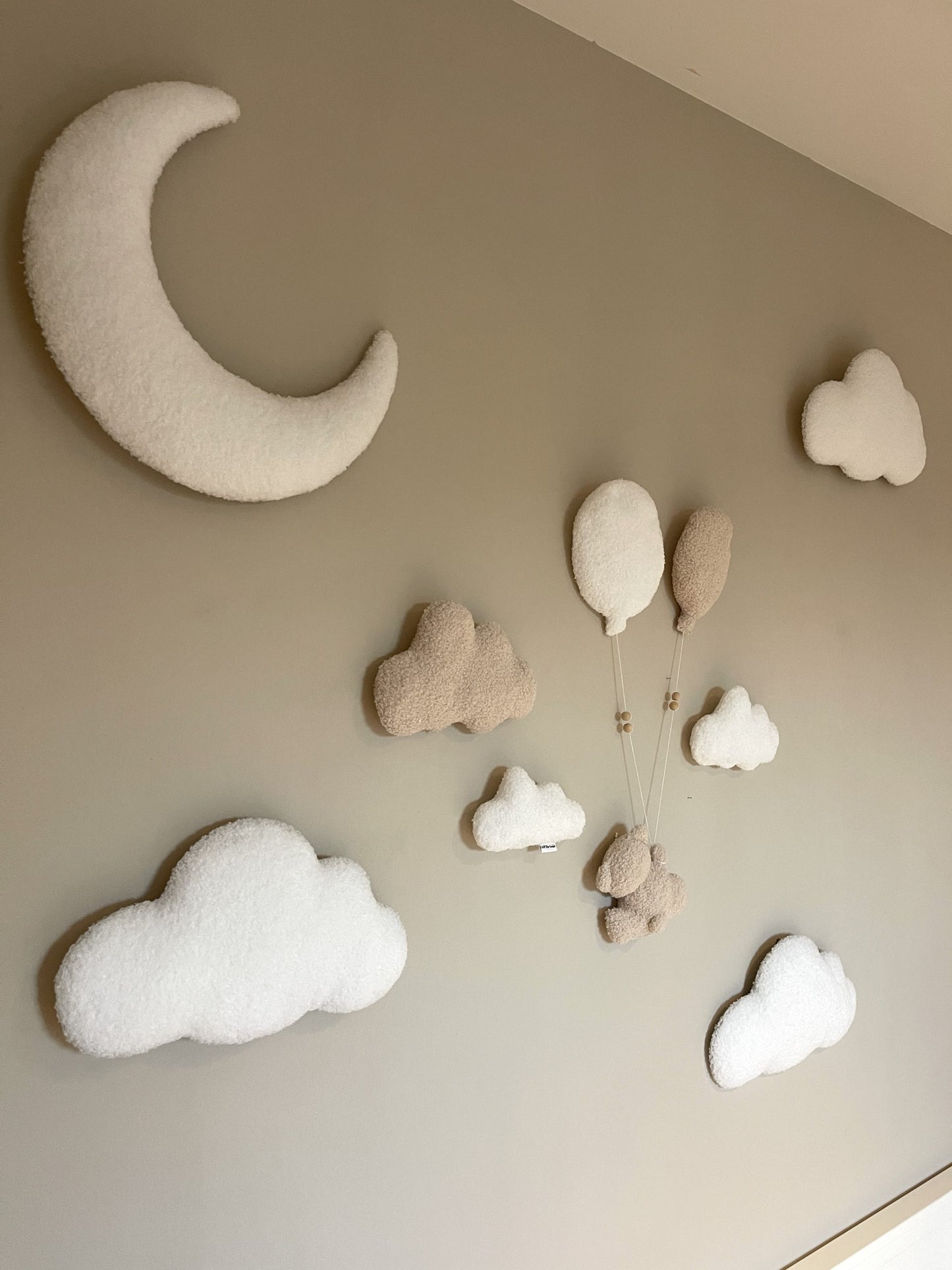 full wall bouclé deco