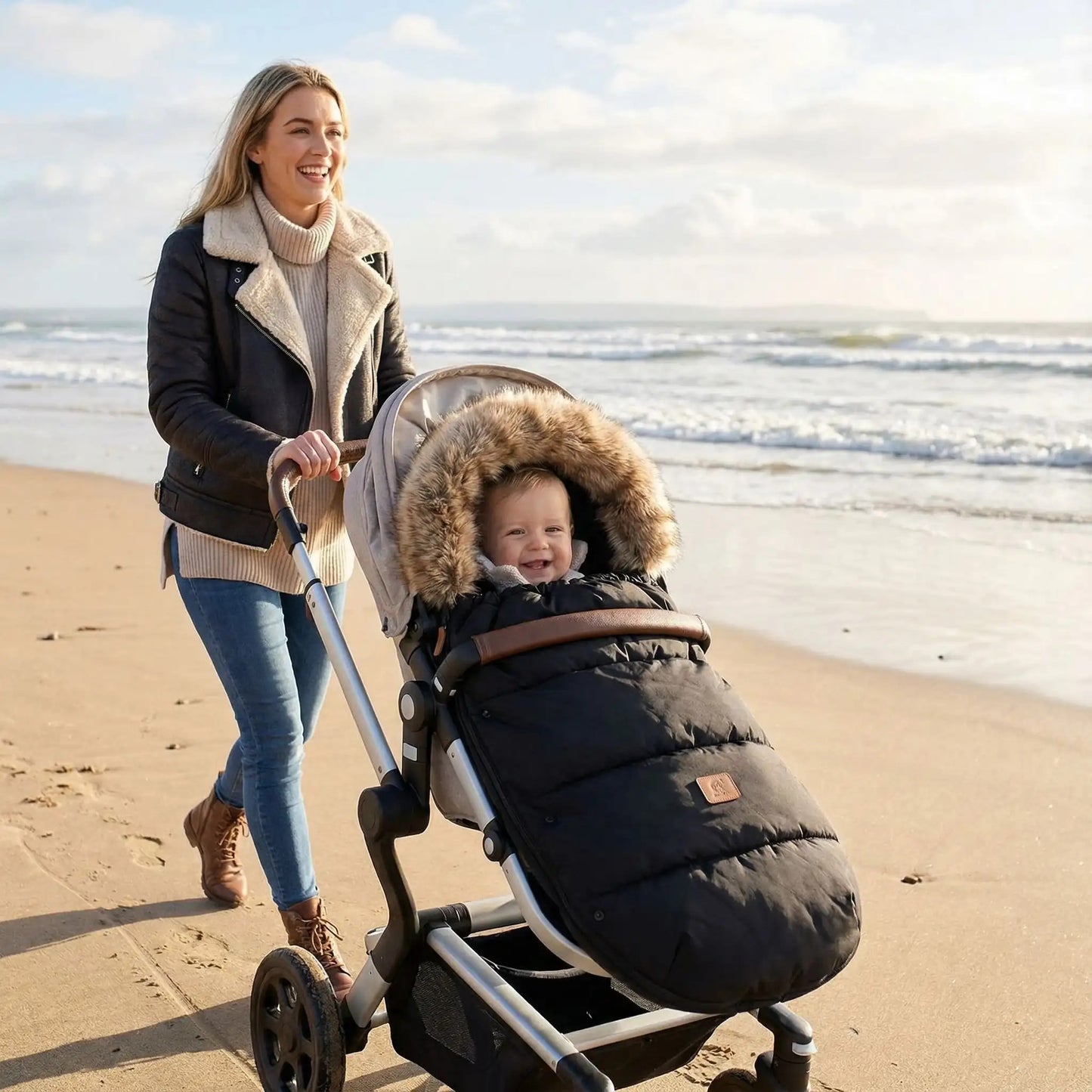 chanceliere noire avec capuche