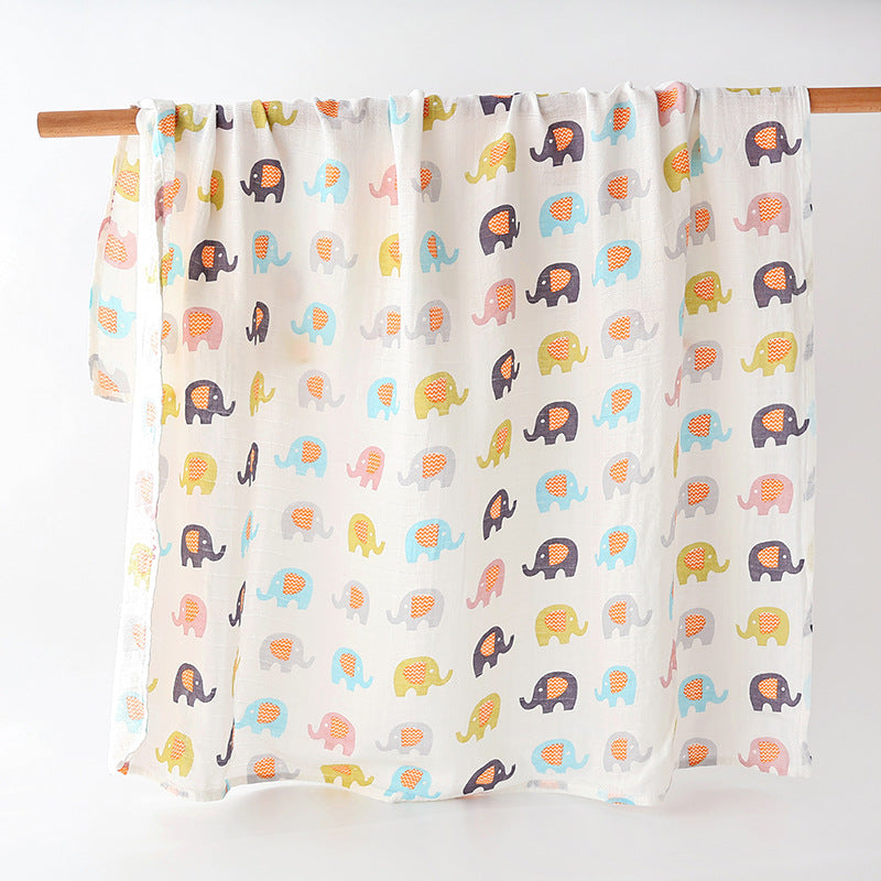 couverture en gaze de coton double pour toutes les saisons et multifonction avec des motifs éléphants de toutes les couleurs accrochée à un bâton en bois