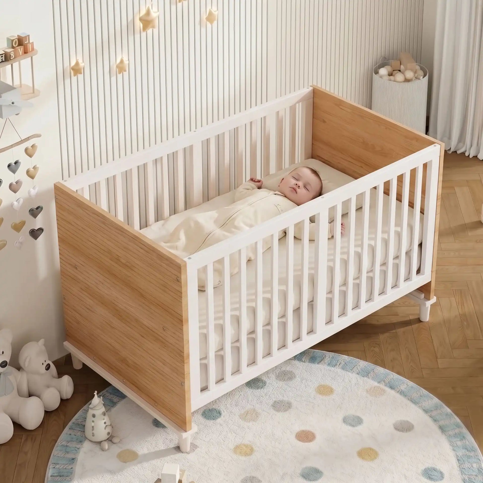 bébé qui dort en gigoteuse dans un lit bébé en bois massif naturel et évolutif
