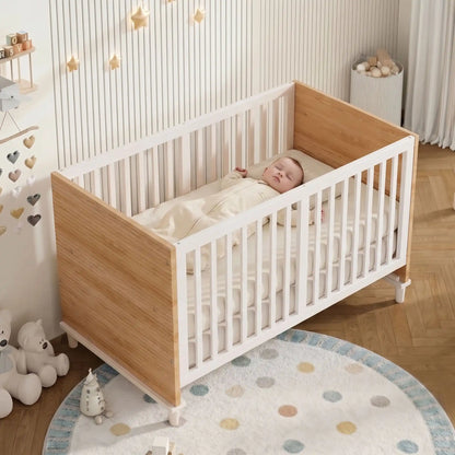 bébé qui dort en gigoteuse dans un lit bébé en bois massif naturel et évolutif