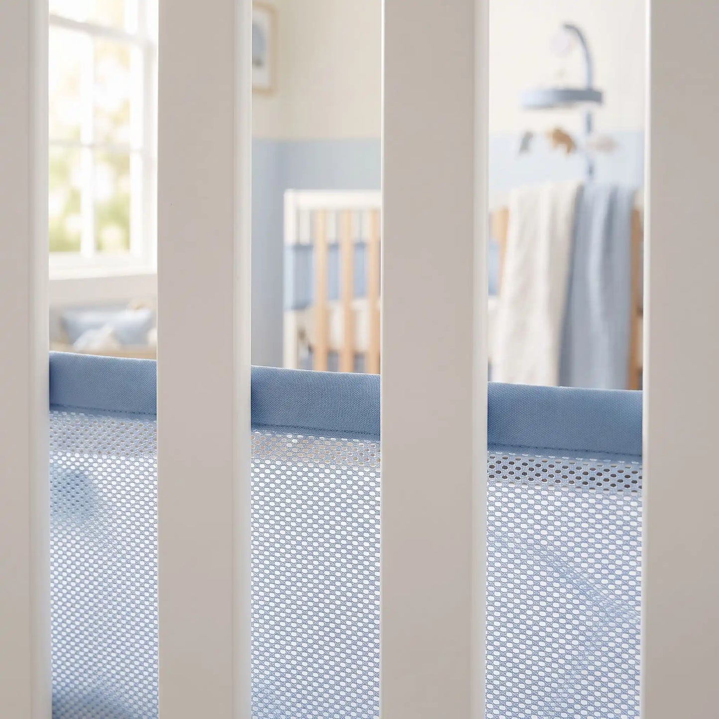 gros plan sur le tissu aéré d'un tour de lit respirant