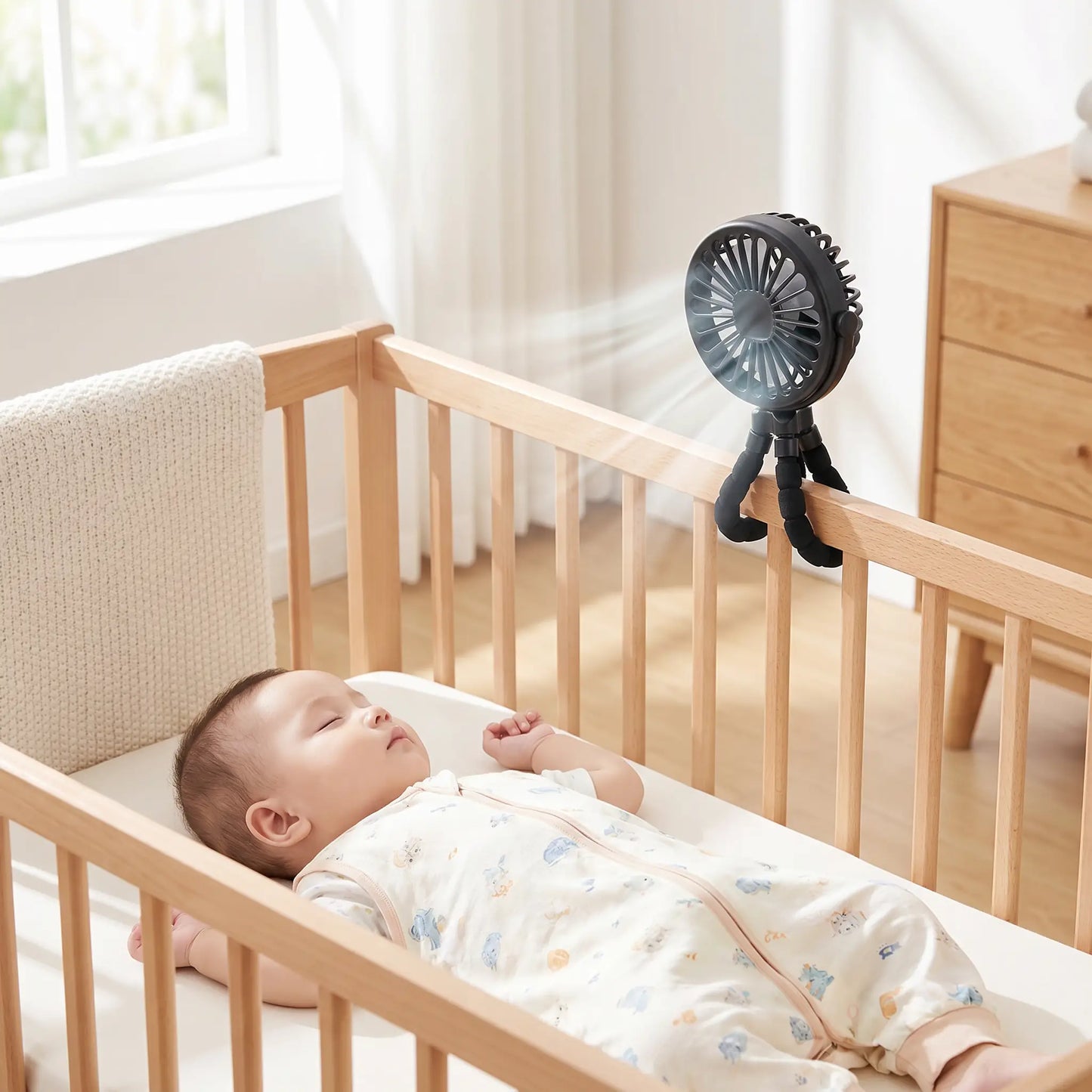 bébé qui dort avec mini ventilateur portable qualité alimentaire sans bpa