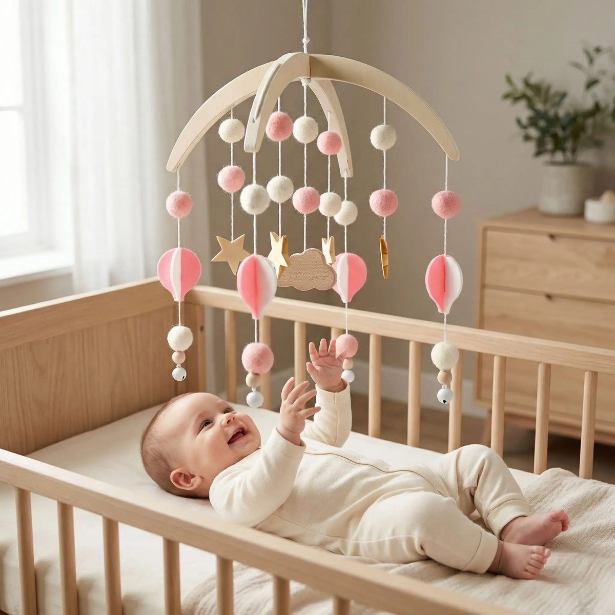 mobile en bois bebe ballon rose