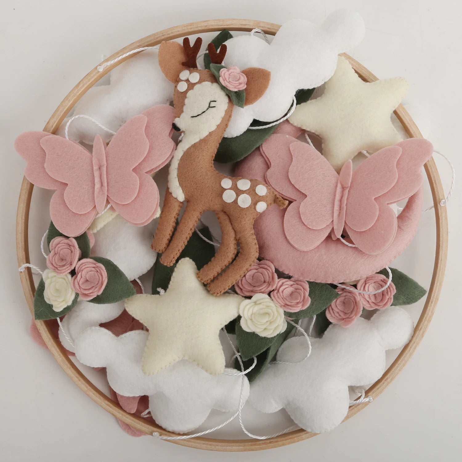 mobile pour lit bebe cerf et papillon