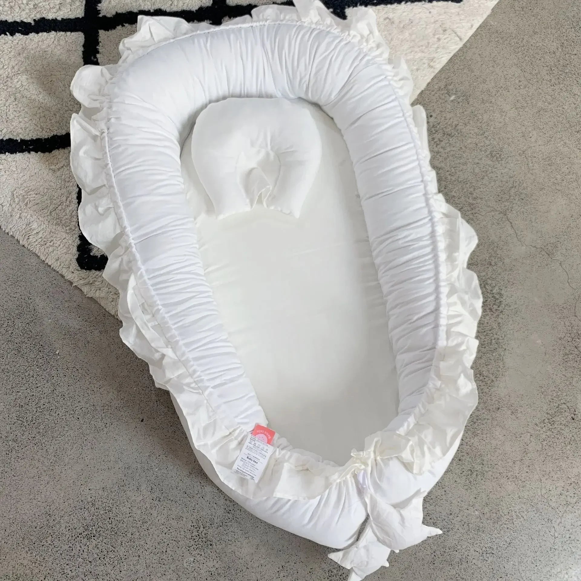 reducteur-de-lit-bebe-blanc-evolutif