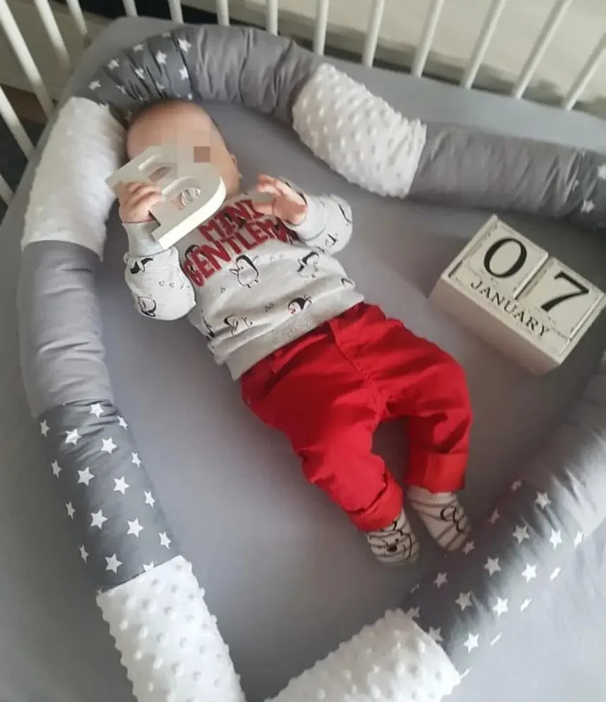 bebe avec tour de lit bebe gris patchwork