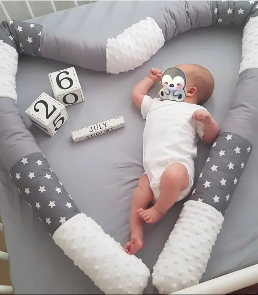 bebe avec oreiller long tour de lit bebe