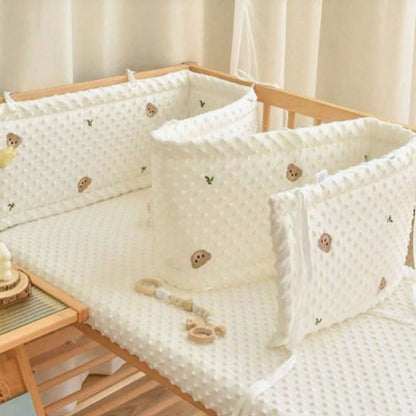 tour-de-lit-bébé-petit-ours-brun