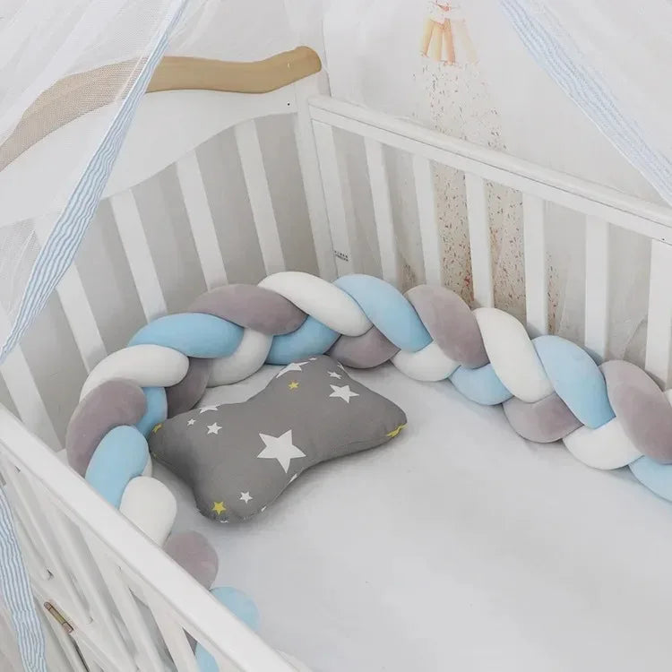 tour de lit tressé pour bébé garçon