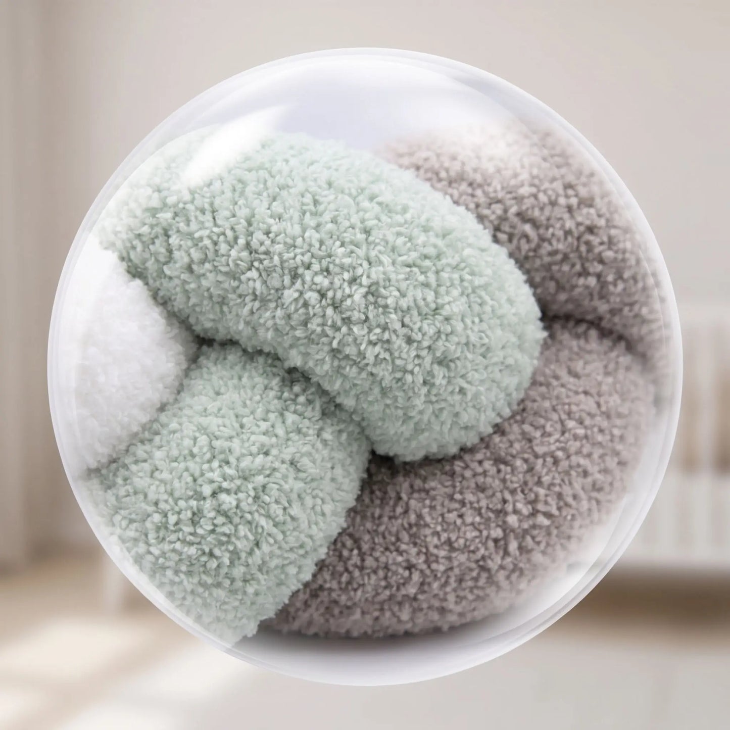 zoom sur le tissu de la tresse de lit bébé vert sauge