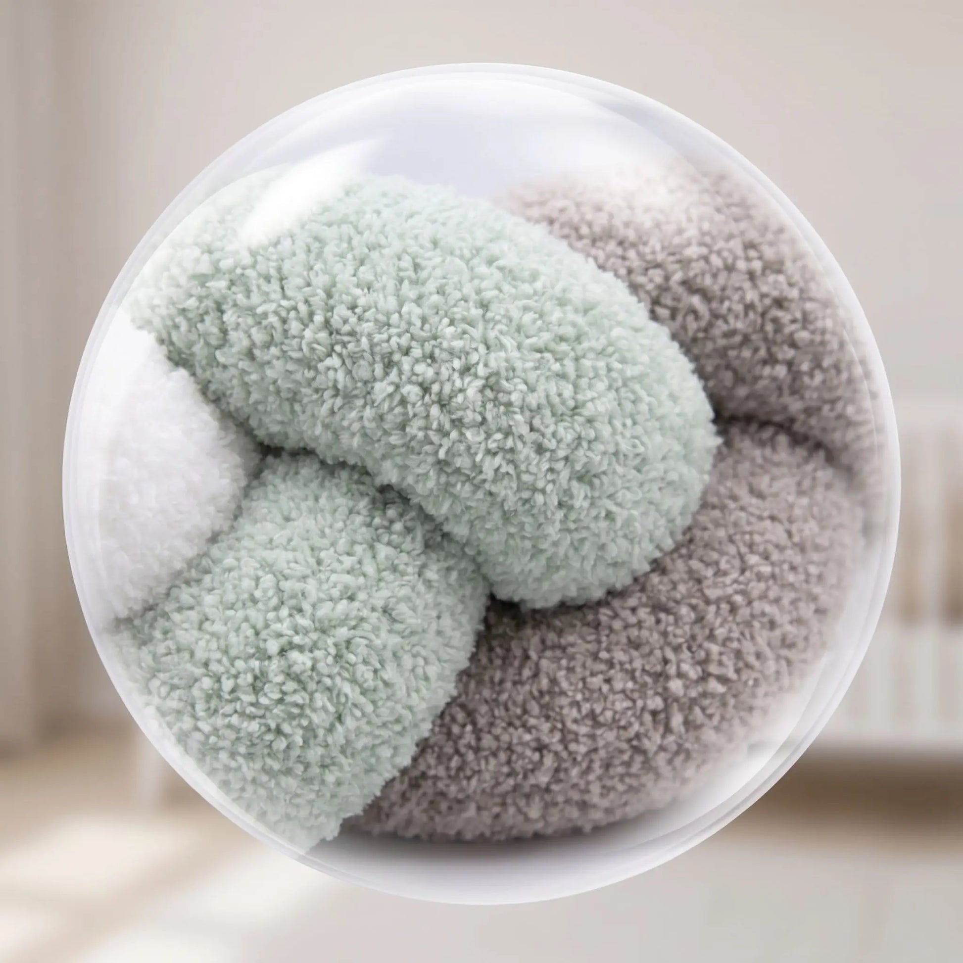 zoom sur le tissu de la tresse de lit bébé vert sauge