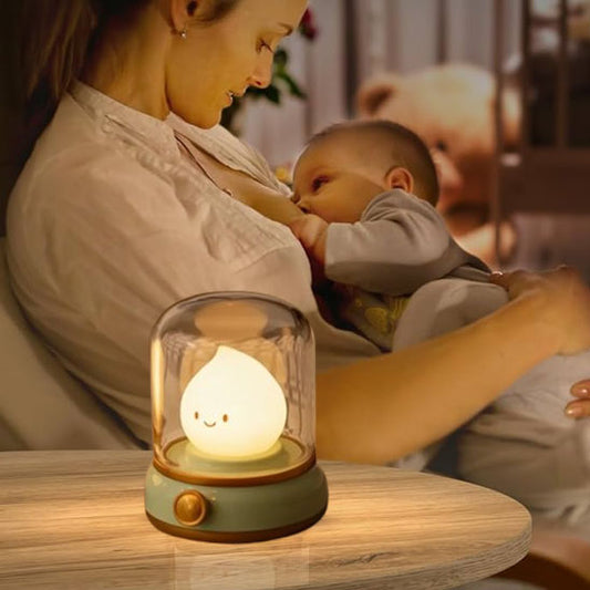 maman qui allaite avec veilleuse imitation flamme