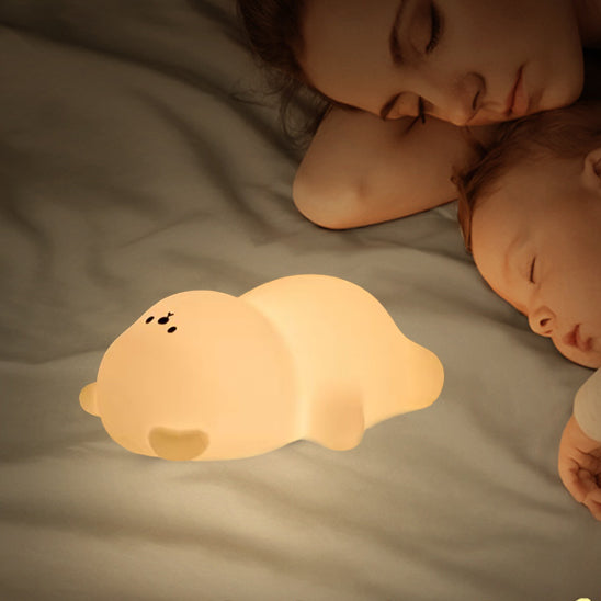 maman et bebe avec veilleuse ourson